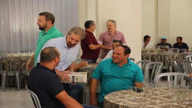 Confraternização dos prefeitos e funcionários